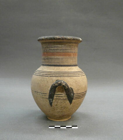vase, image 3/3