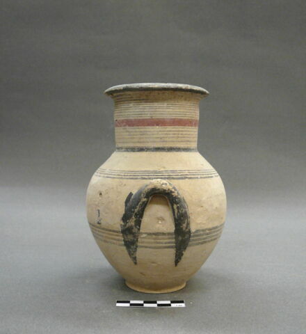 vase, image 3/3