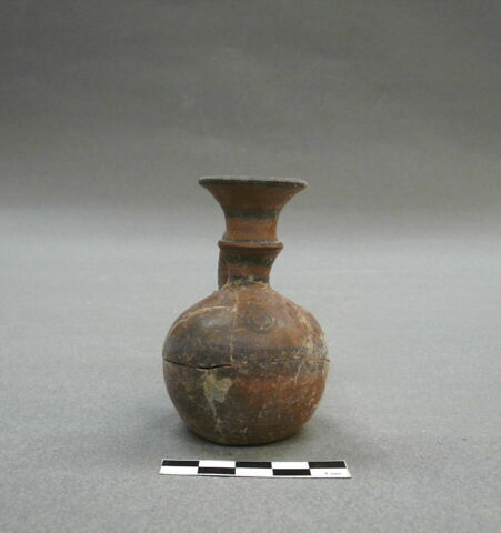vase, image 3/3