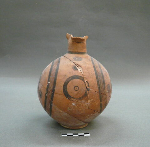vase, image 3/3
