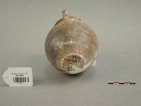 vase, image 2/2