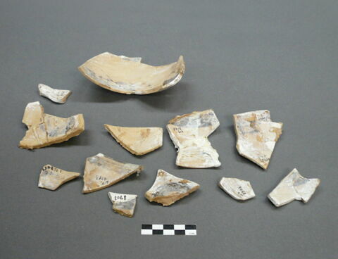 vase, image 2/2