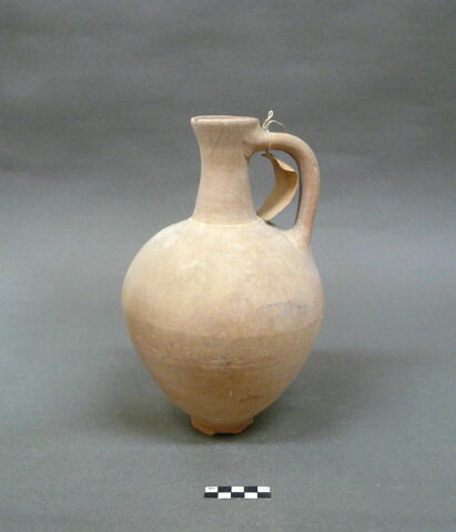 vase, image 3/3