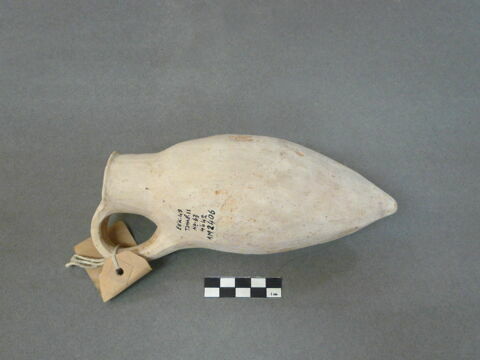 vase, image 3/3