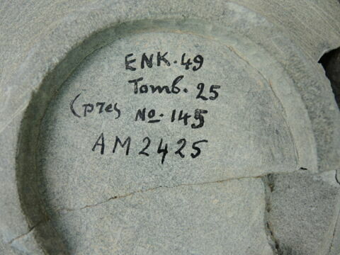 vase, image 2/2