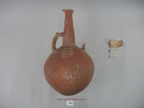 vase, image 2/2