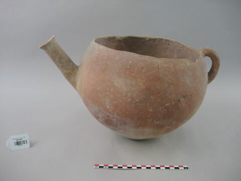vase, image 2/2