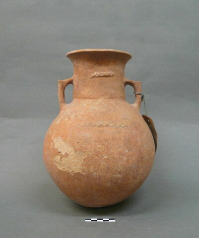 vase, image 2/2