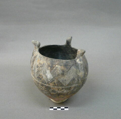 vase, image 3/3