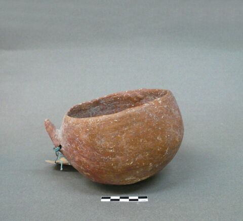 vase, image 2/2