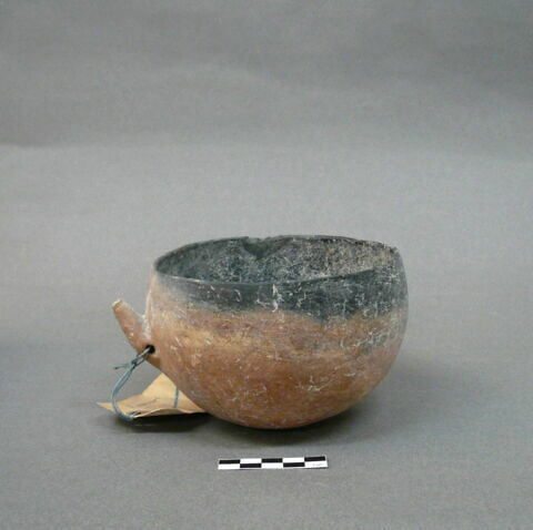 vase, image 2/2