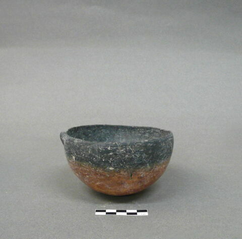 vase, image 2/2