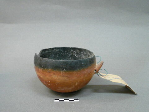 vase, image 2/2