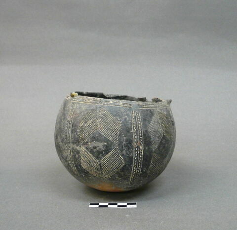 vase, image 2/2