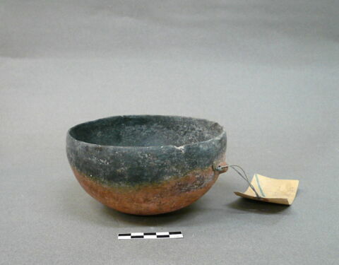 vase, image 2/2