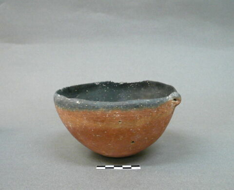 vase, image 2/2