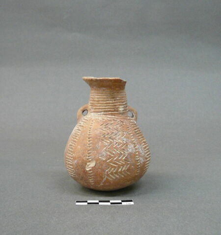 vase, image 3/3