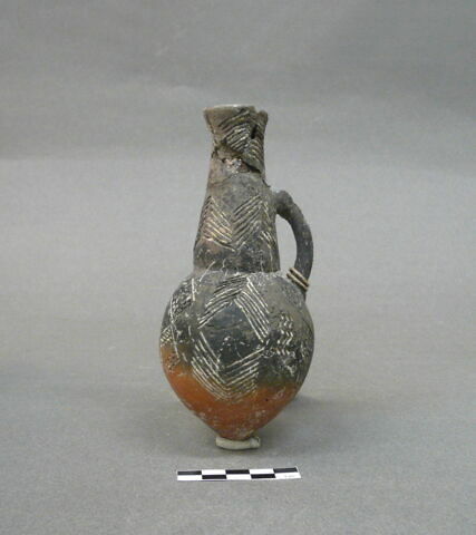 vase, image 2/2
