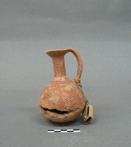 vase, image 3/3
