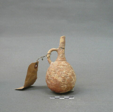 vase, image 2/2