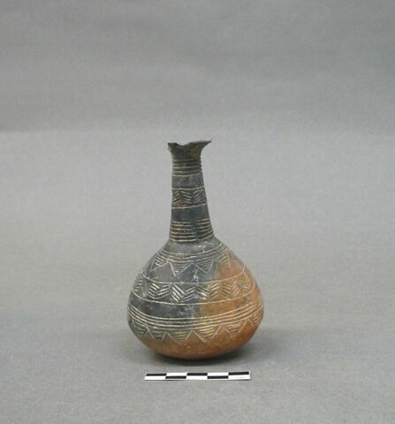 vase, image 2/2