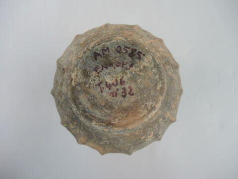 vase, image 2/2
