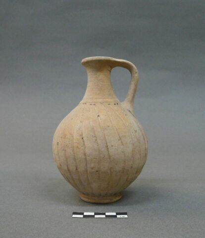 vase, image 3/3
