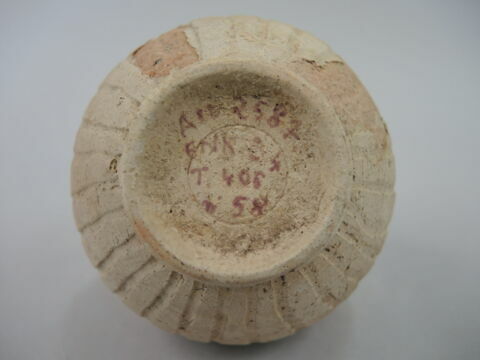 vase, image 2/3