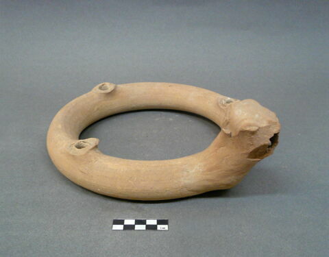 vase, image 8/9