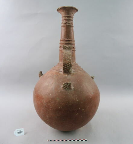 vase, image 2/2