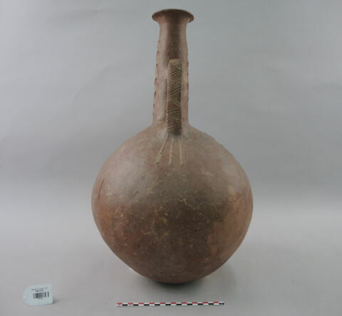 vase, image 2/2