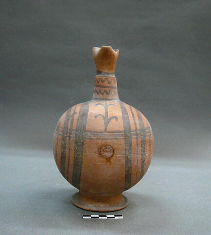 vase, image 3/3