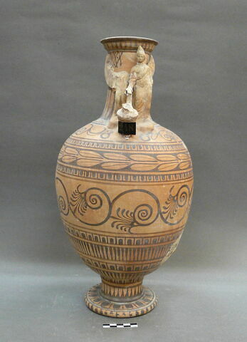 vase ; figurine ; applique