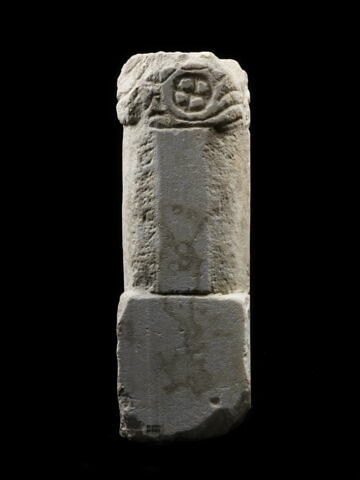 cippe ; objet funéraire, image 5/5