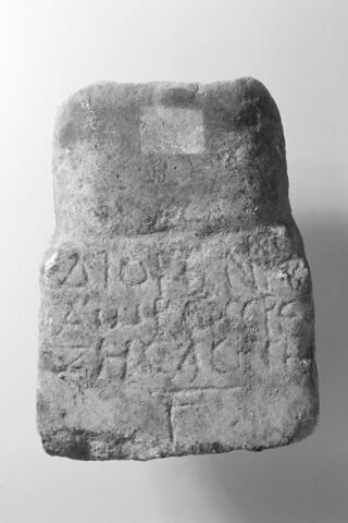 cippe ; objet funéraire, image 3/3