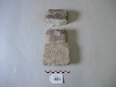 cippe ; objet funéraire, image 2/3