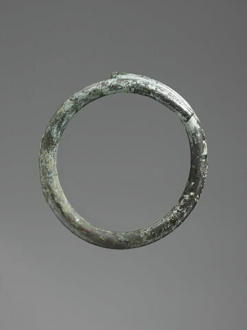 bracelet, image 2/2