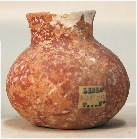 vase, image 3/3