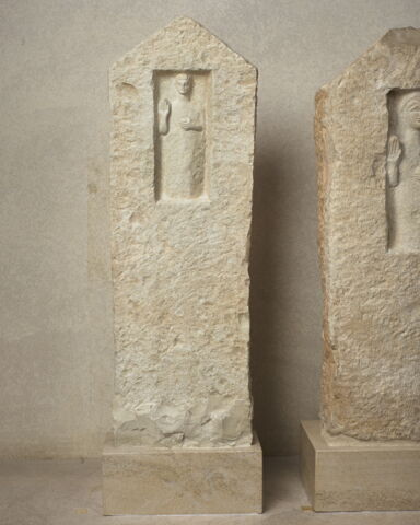 stèle ; objet funéraire