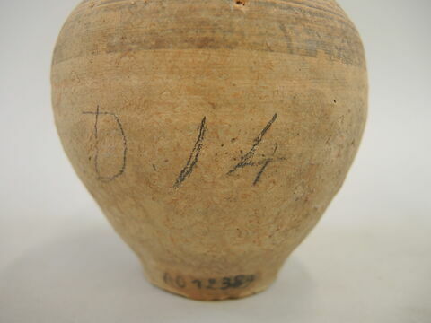 vase, image 2/2