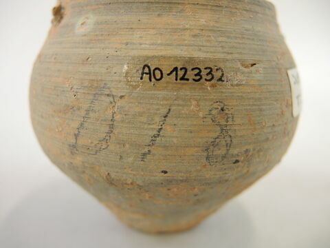 vase, image 2/2