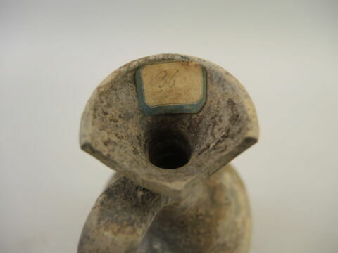 vase, image 3/3