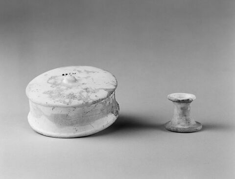 vase, image 3/3
