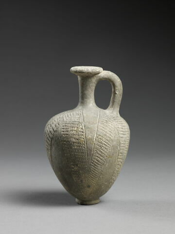 vase, image 3/3