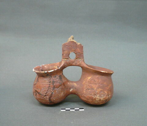 vase, image 3/3