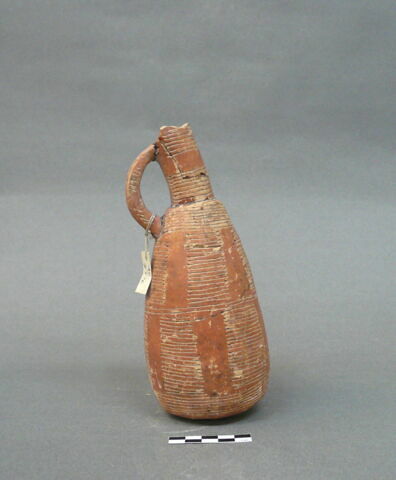 vase, image 3/3