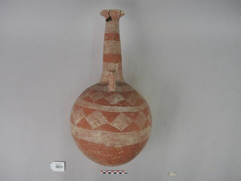 vase, image 3/3