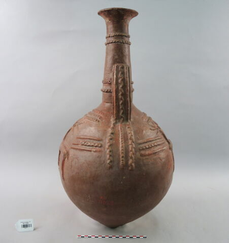 vase, image 2/2
