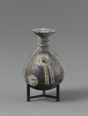 vase, image 2/5