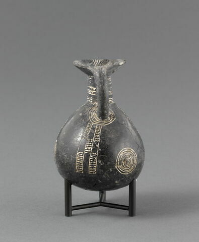 vase, image 3/5